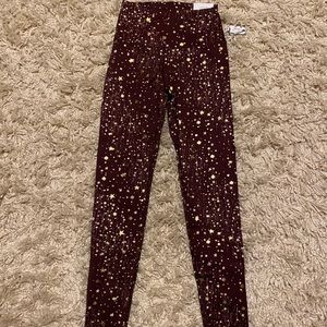 NWT Aerie Leggings- Burgundy Star Print ✨